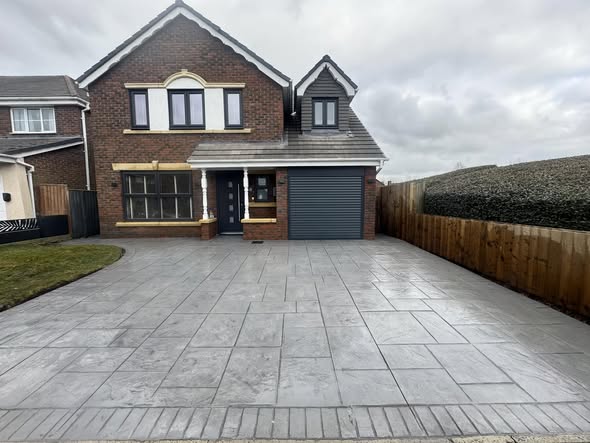 Elegant Dove Grey Pattern Imprinted Concrete Driveway